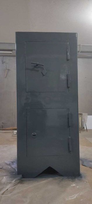 Заводской сейф сотилади