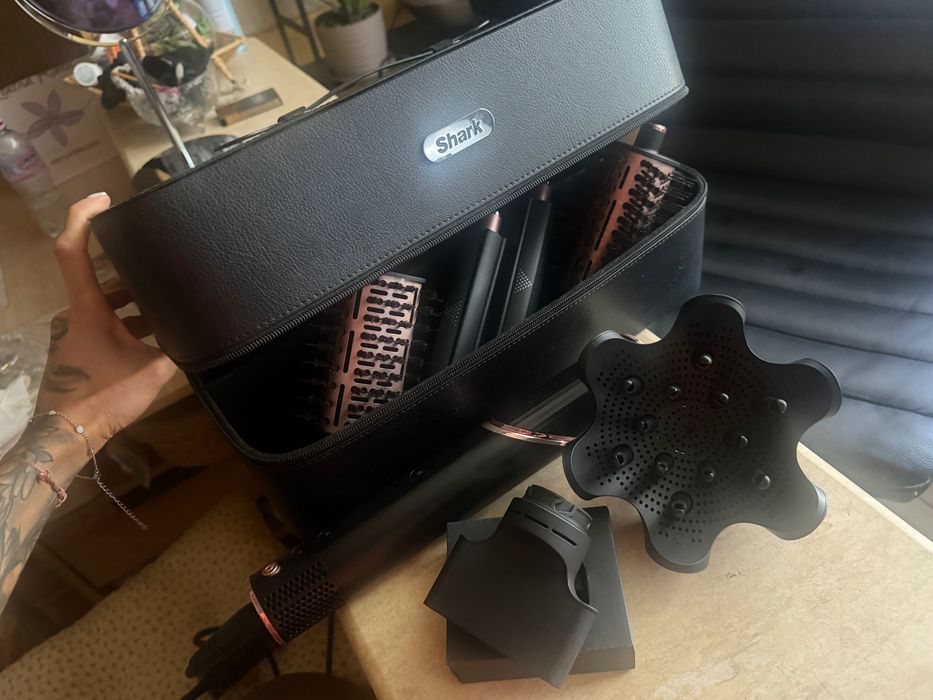 Маша Shark FlexStyle 3-в-1 Air Styler и сешоар HD424DE