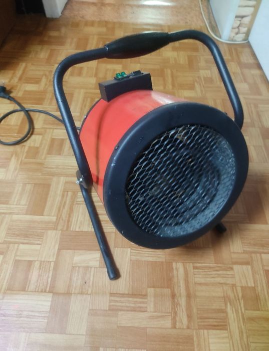 Обогреватель -тепловентилятор.