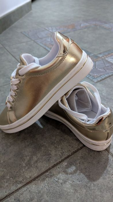 Дамски обувки Guess 37