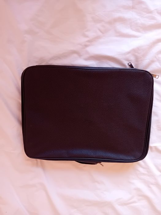 Кожена чанта за лаптоп