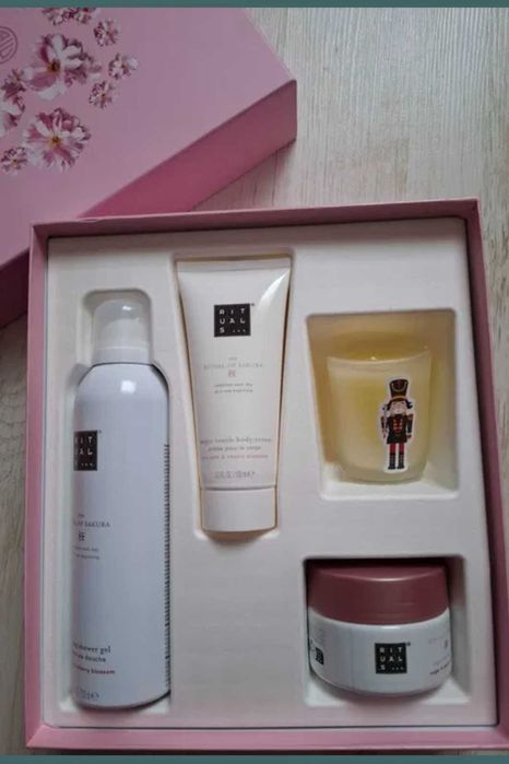 The Ritual of Sacura -set cadou ingrijire corp