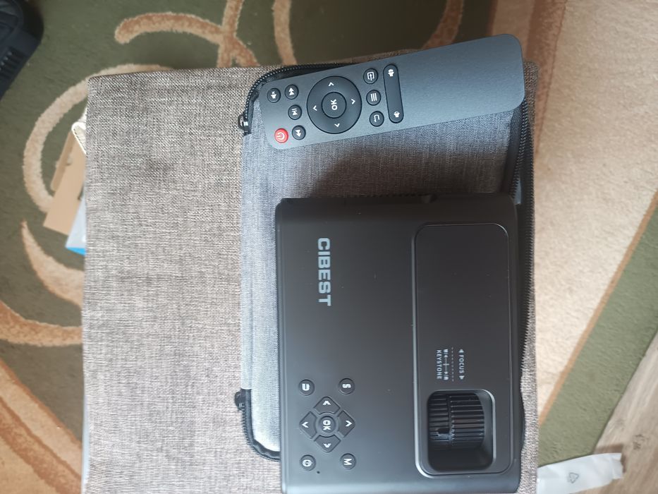 Продам домашний кинопроектор