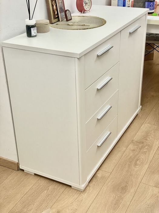 Comoda sertare comoda usa Comoda Mobexpert Comoda Alba 4 sertare 1 usa