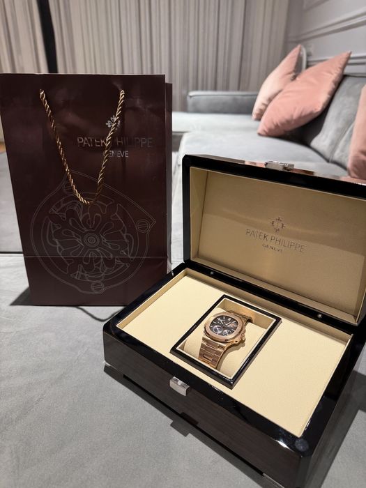 Patek Philippe Nautilus 5712-1R Rose Gold – Full Set – Nou