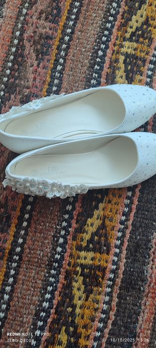 Oq tufli. Kelinlar uchun