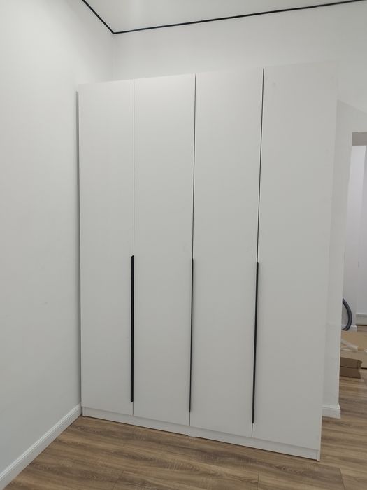 Белый шкаф спальный