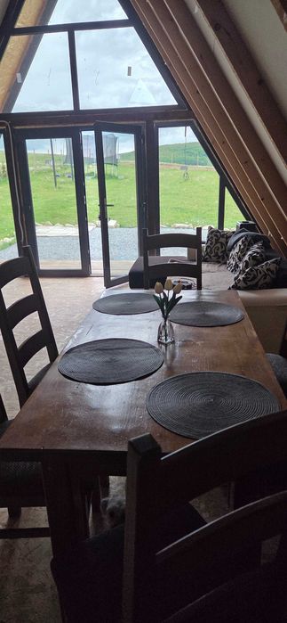 Set masă lemn masiv +6 scaune tapitate