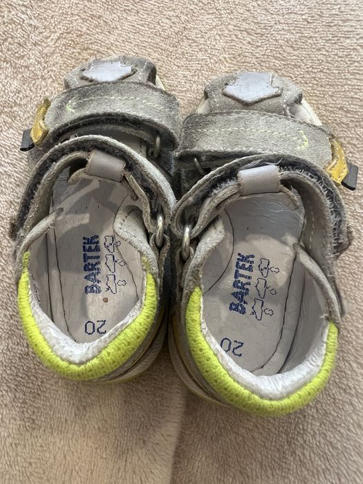 Sandalute bebe pentru primii pasi de piele intoarsa