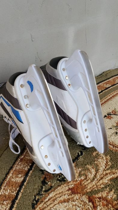 Коньки продается