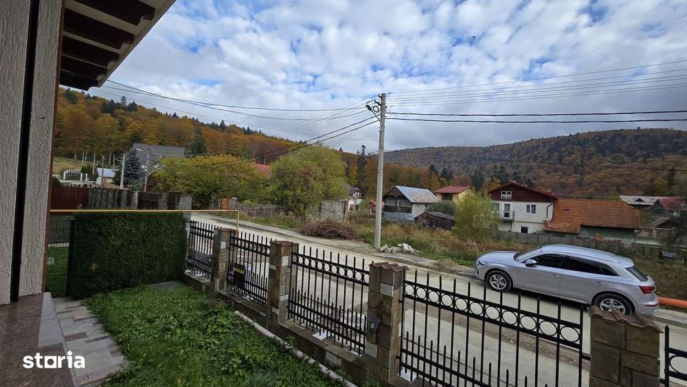 Vila Busteni la liziera padurii