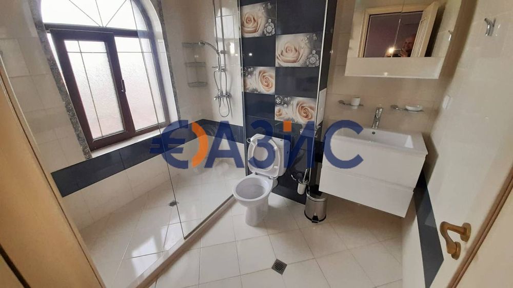 Петстаен апартамент с изглед към морето и планината в Свети Влас в