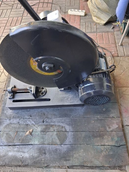 Отрезной станок по металлу