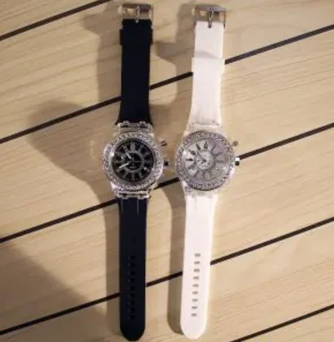 Светещ LED часовник