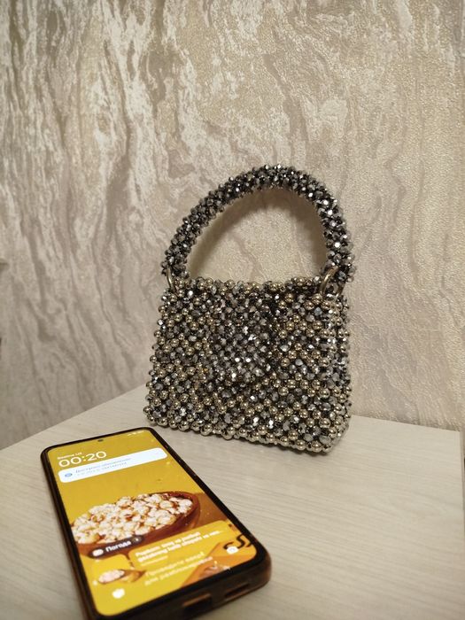 Сумочка из бусин очень блестит