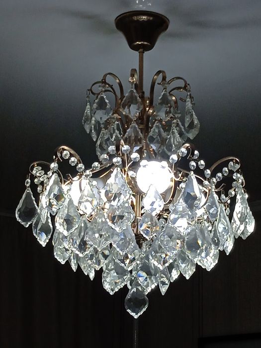 Люстра продаётся в зал