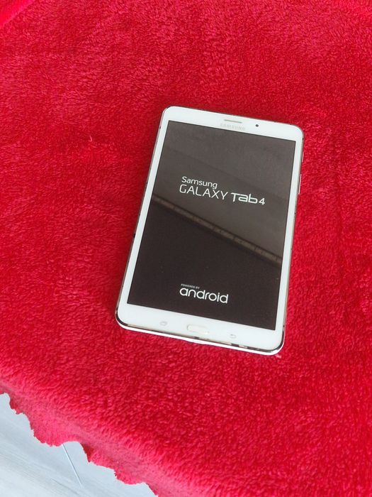 Tableta Samsung Galaxy Tab 4 cu slot Sim