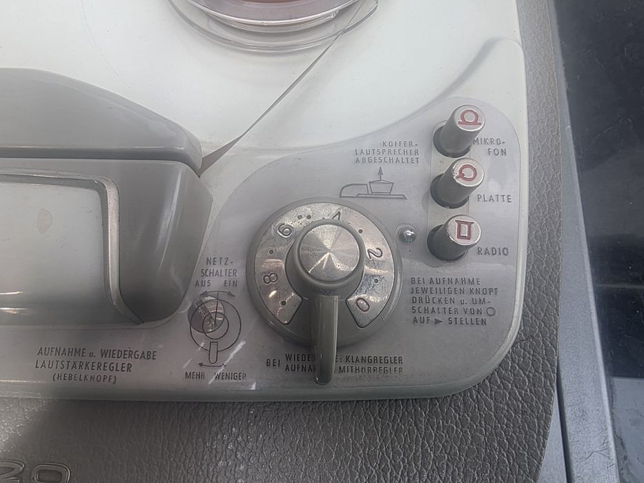 Vand magnetofon marca Grundig