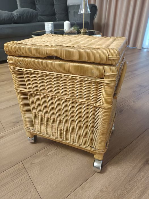 Coș din bambus cu roți