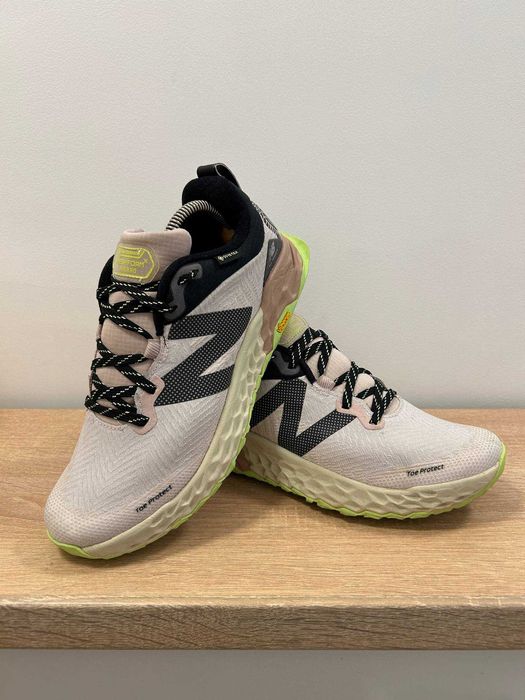 Оригинални дамски маратонки - New Balance Hierro Gore-Tex