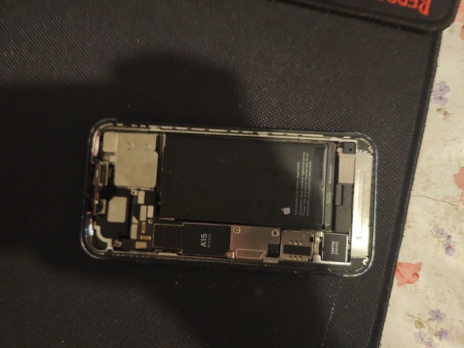 iPhone 13 (Avariat pentru piese )
