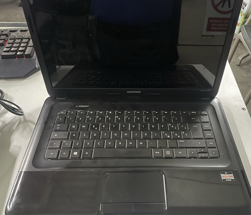 Se vinde urgent Leptop Compaq.