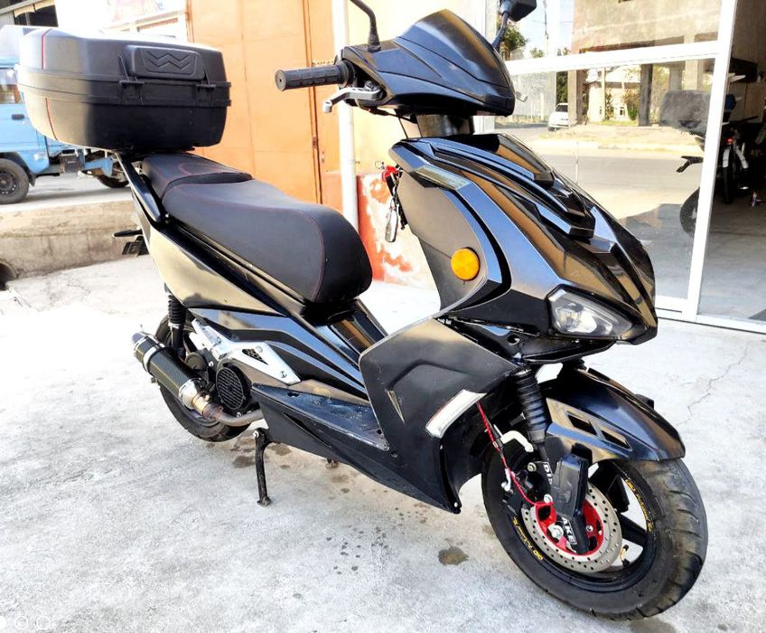 Italiya_R2 skuteri sotiladi