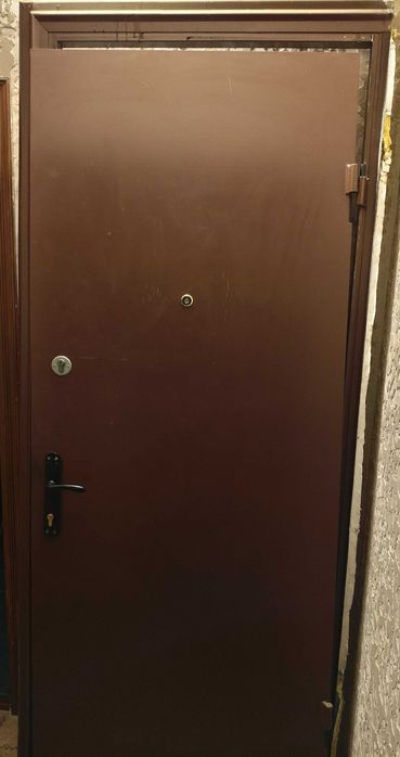 Входная дверь (Железная).