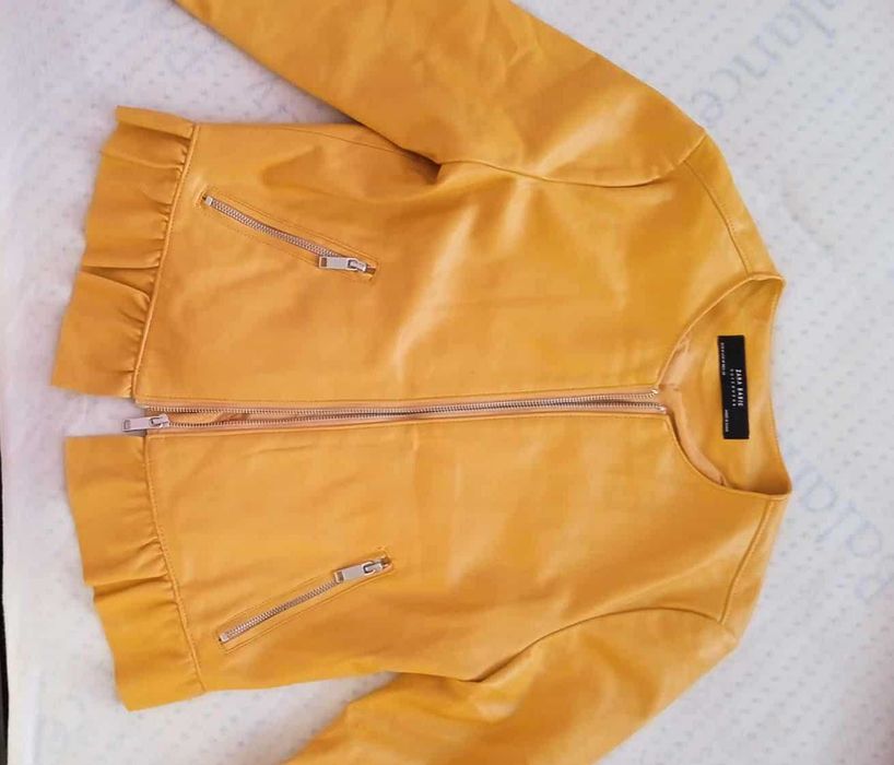 Дамско яке Zara подходящо за сезона