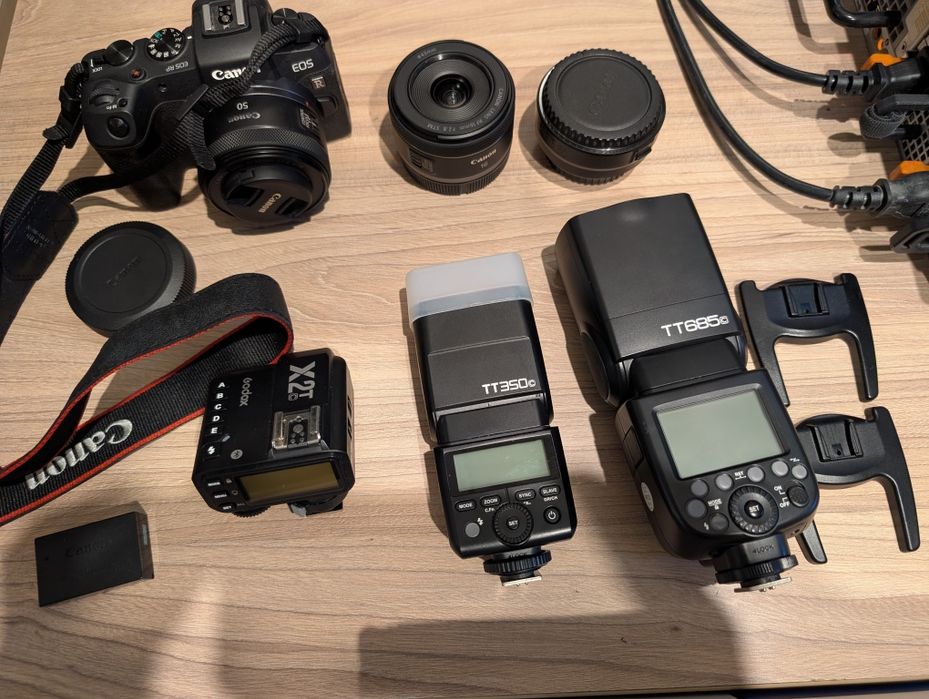 Canon RP mirrorles | obiective 50mm și 16mm | 2 blițuri + accesorii