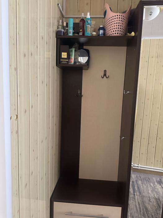 Продам в шкаф в прихожую