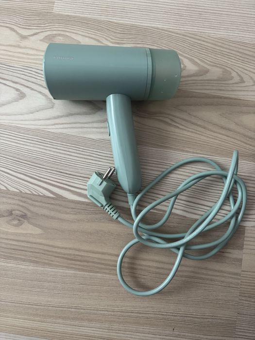 Aparat de calcat vertical cu aburi Philips