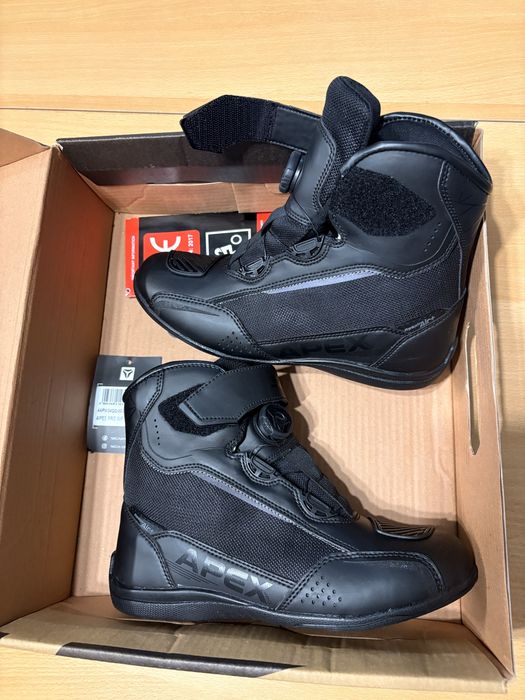 Дамски мото обувки нови