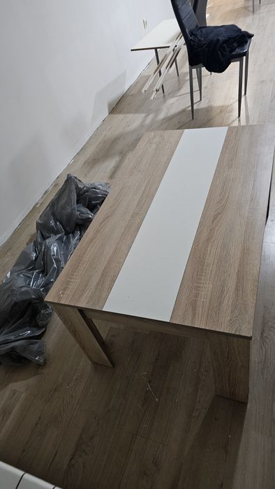 СПЕШНО Трапезна маса, ТВ шкаф, холна маса. Може по отделно