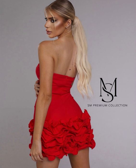 Дамска къса червена рокля подходяща за официални поводи