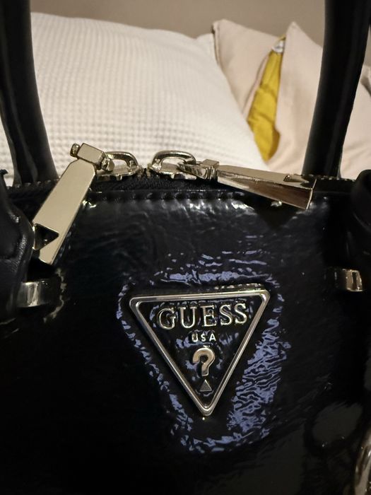 Оригинална чанта Guess