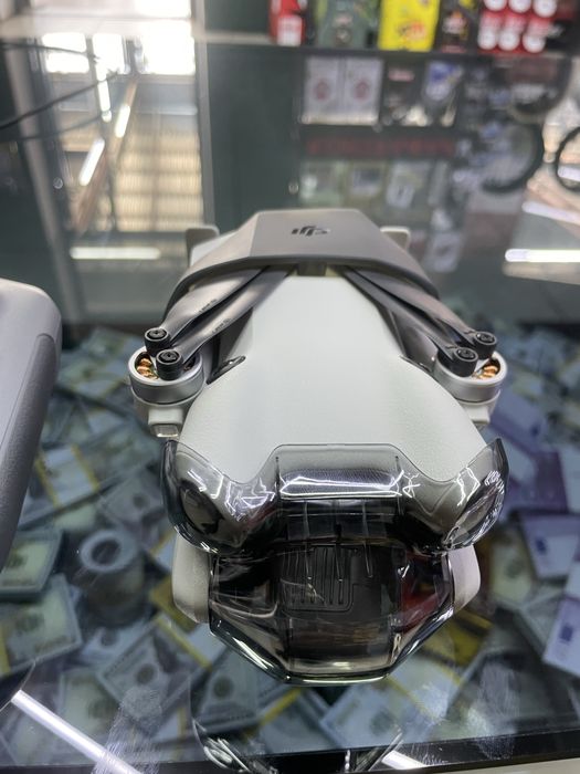 Дрон dgi mini 4pro