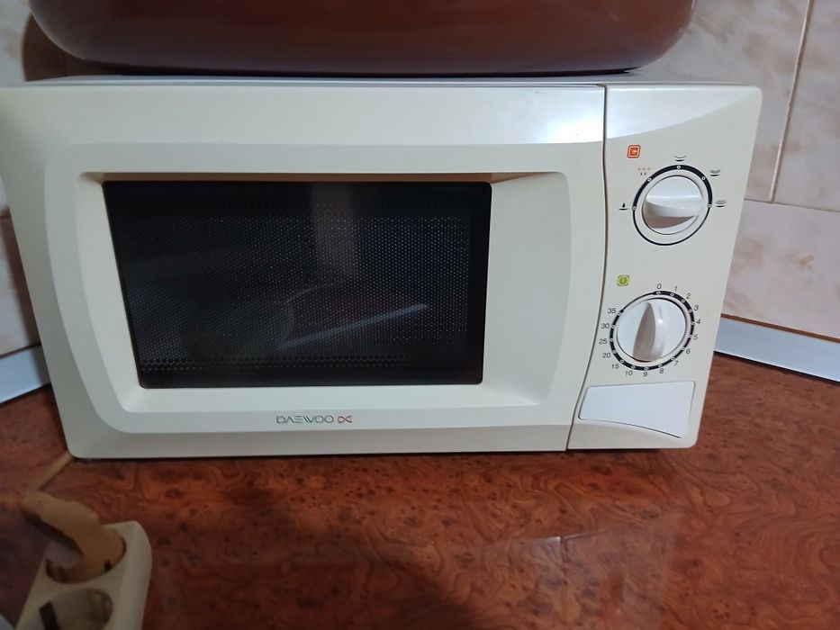 Cuptor microunde funcțional!