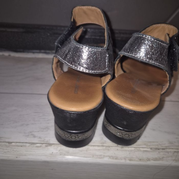 Серебряные босоножки