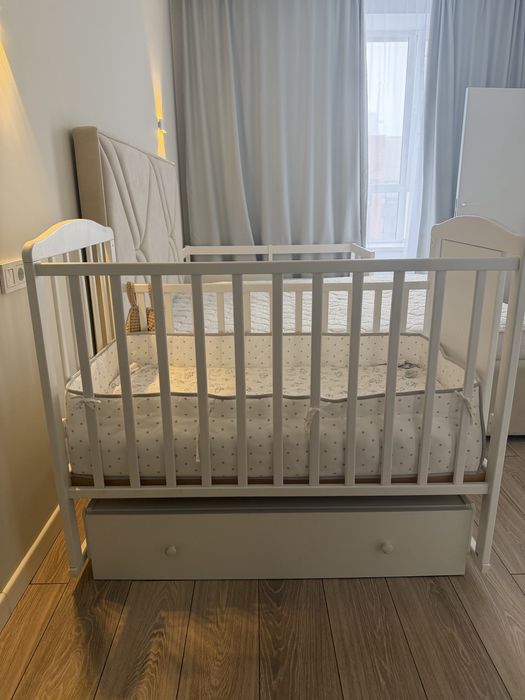 Детская кровать с качалкой и с выдвижным ящиком