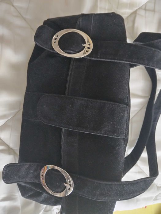 vand poseta neagra, din piele intoarsa