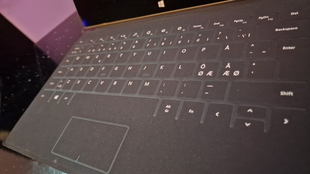 Tableta microsoft surface RT - PENTRU PIESE