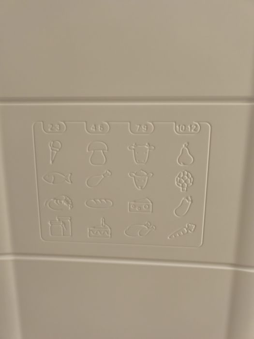 Морозильник Indesit 214 л