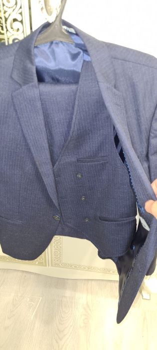 Продам костюм тройку