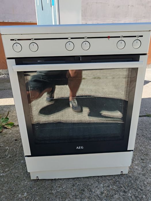 Свободно стояща печка с керамичен плот АЕГ AEG с две години Гаранция!