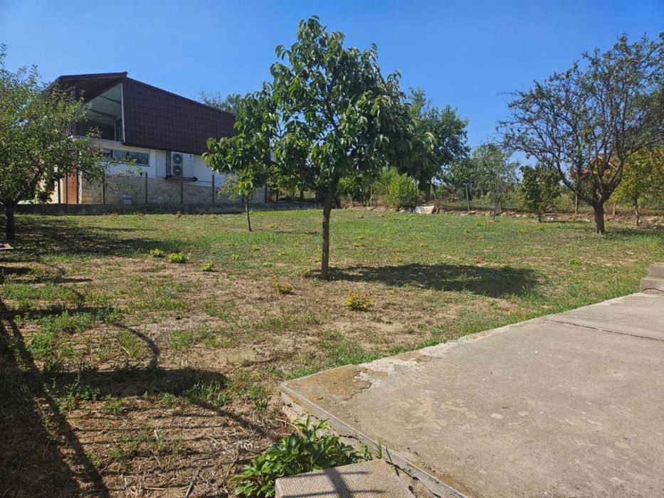 Чудесна двуетажна къща в село Баня