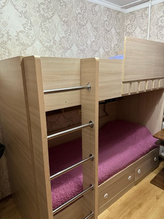 Двухярусная кровать