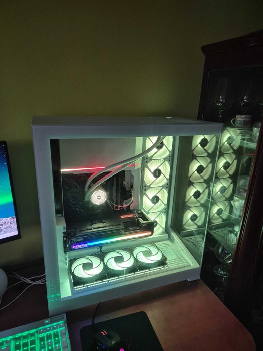 Vand Sistem Ryzen 7 9700x, Rx 7800xt Saphire Nitro+, 64 GB DDR5 6000