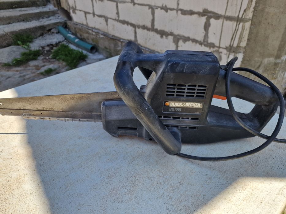 Vând fierastrau Black &Decker  cu lamă tăiat  BCA
