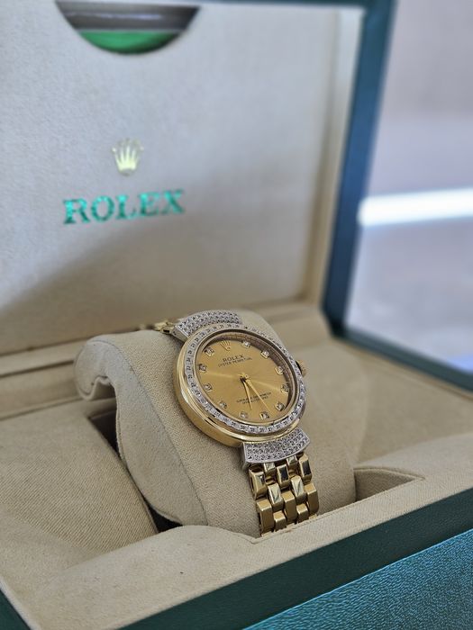 Женские золотые ролексы с бриллиантами
Очень нежная и классическая мод